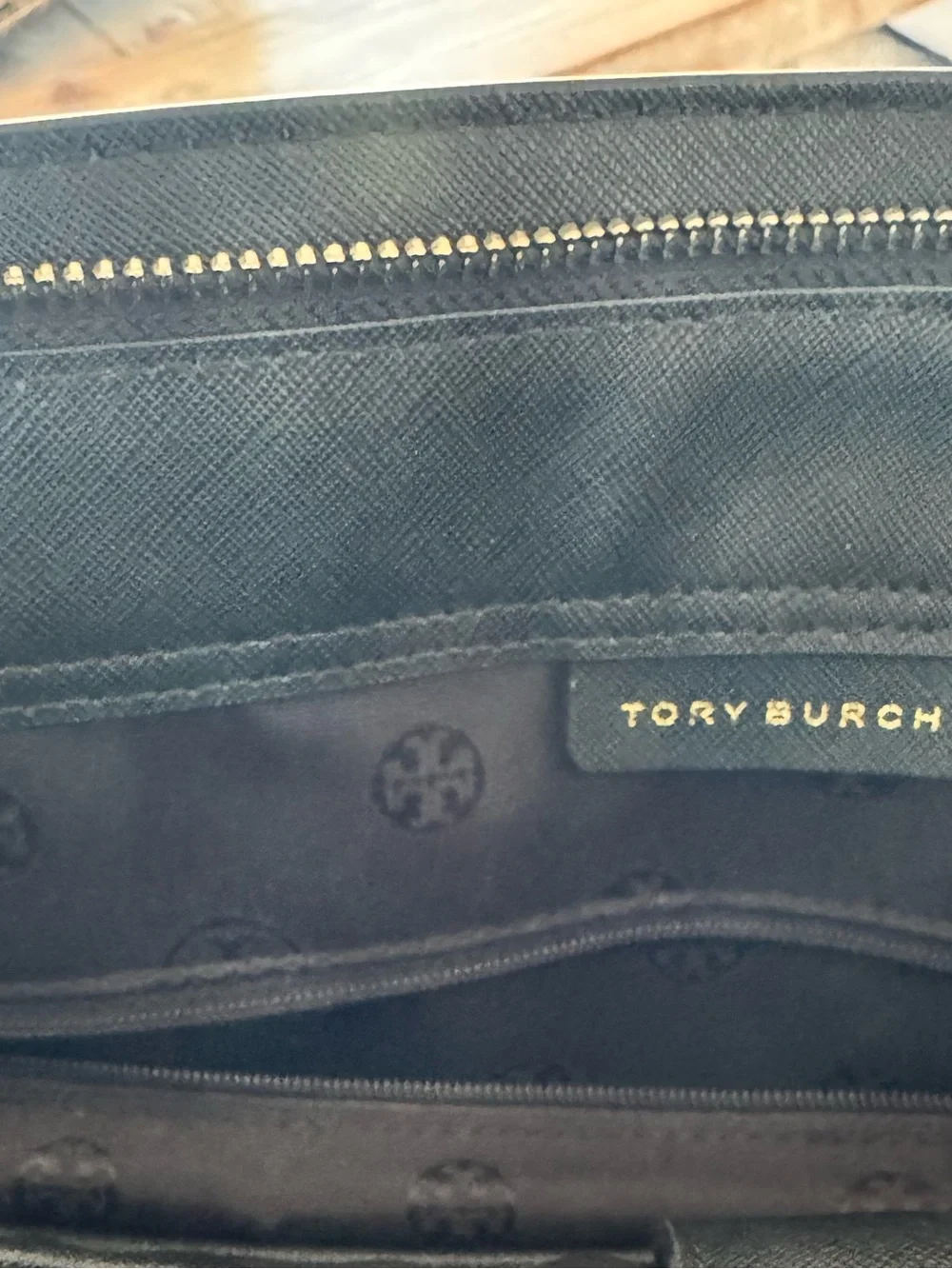 Excellent Tory Burch Black Saffiano Leather Emerson Top Zip Tote with Gold Logo - Picture 16 of 16